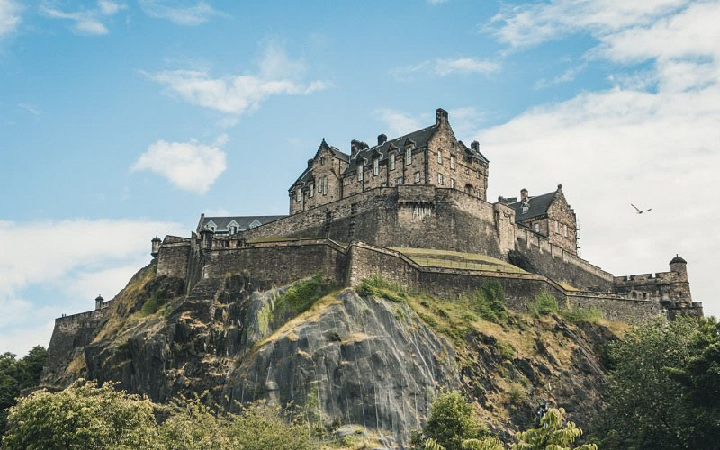 Lâu đài Edinburgh - Cung điện mùa hè của hoàng gia Anh